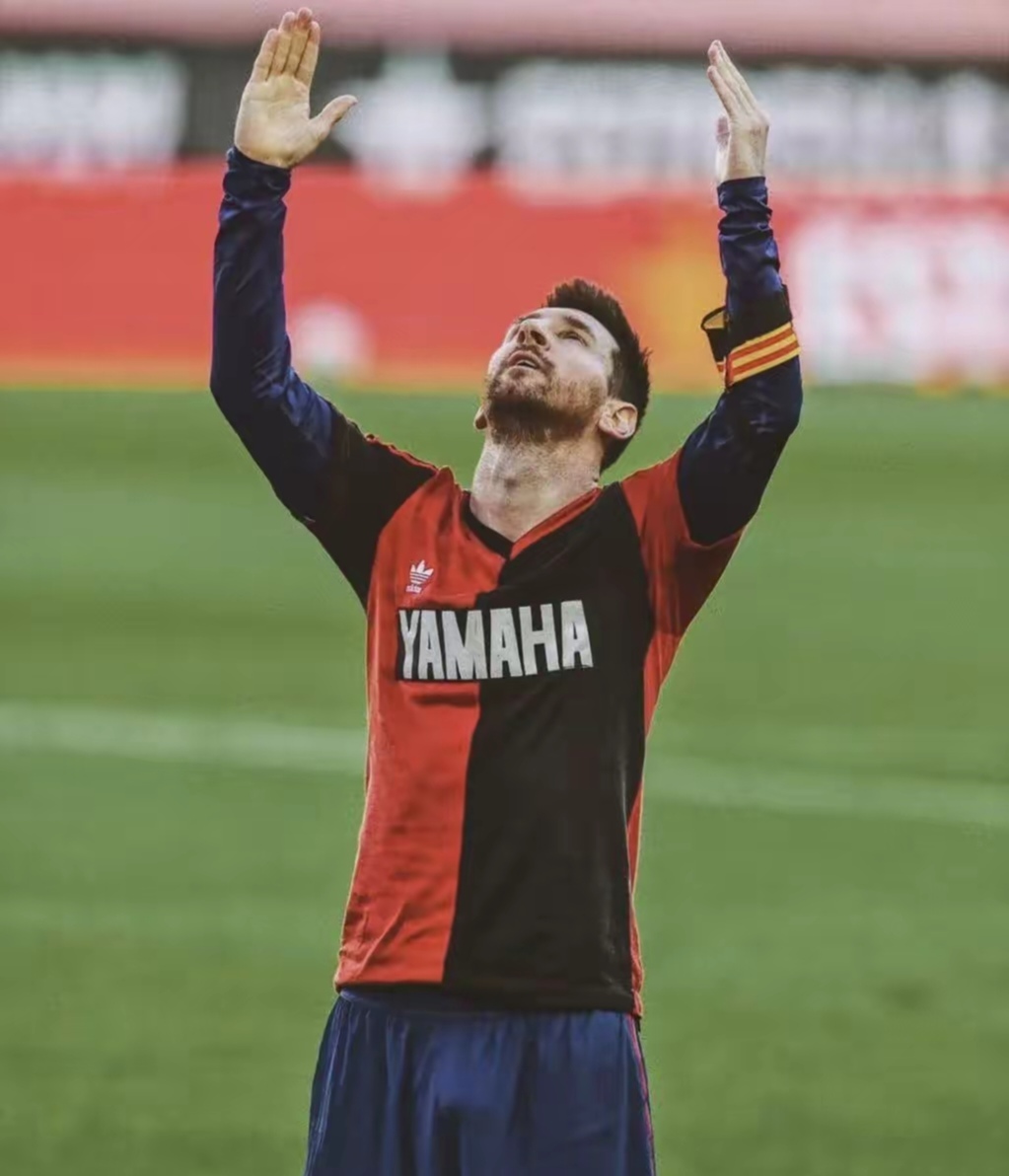 乐动体育官直播- 梅西回归赛场，战术调整首场状态亮眼，拜仁观众沸腾！